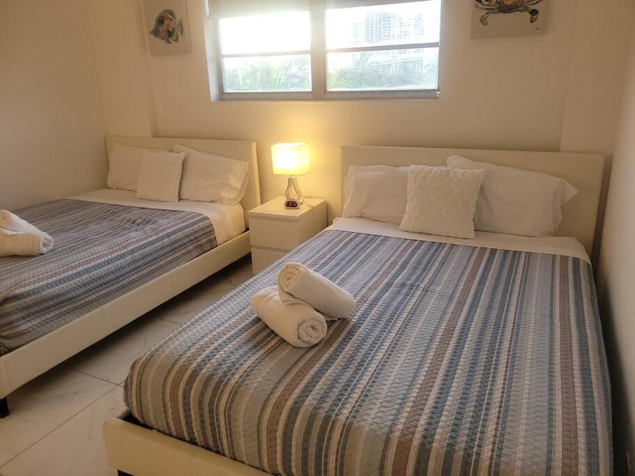 Modern 1 Bedroom Condo, Steps From Beach, Free Parking! Golden Beach Exteriér fotografie